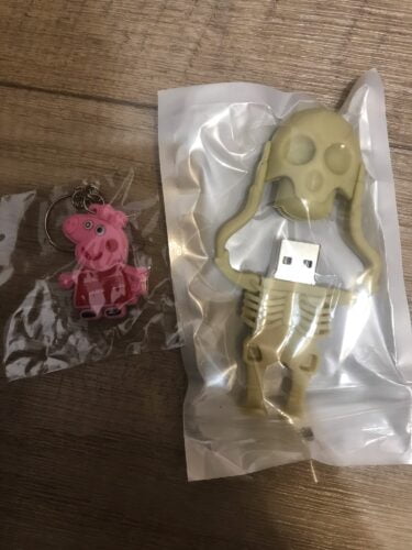 Beheaded Skeleton USB Drive photo review