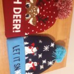 Revisión de fotos de gorro de punto navideño con iluminación LED
