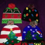 Revisión de fotos de gorro de punto navideño con iluminación LED